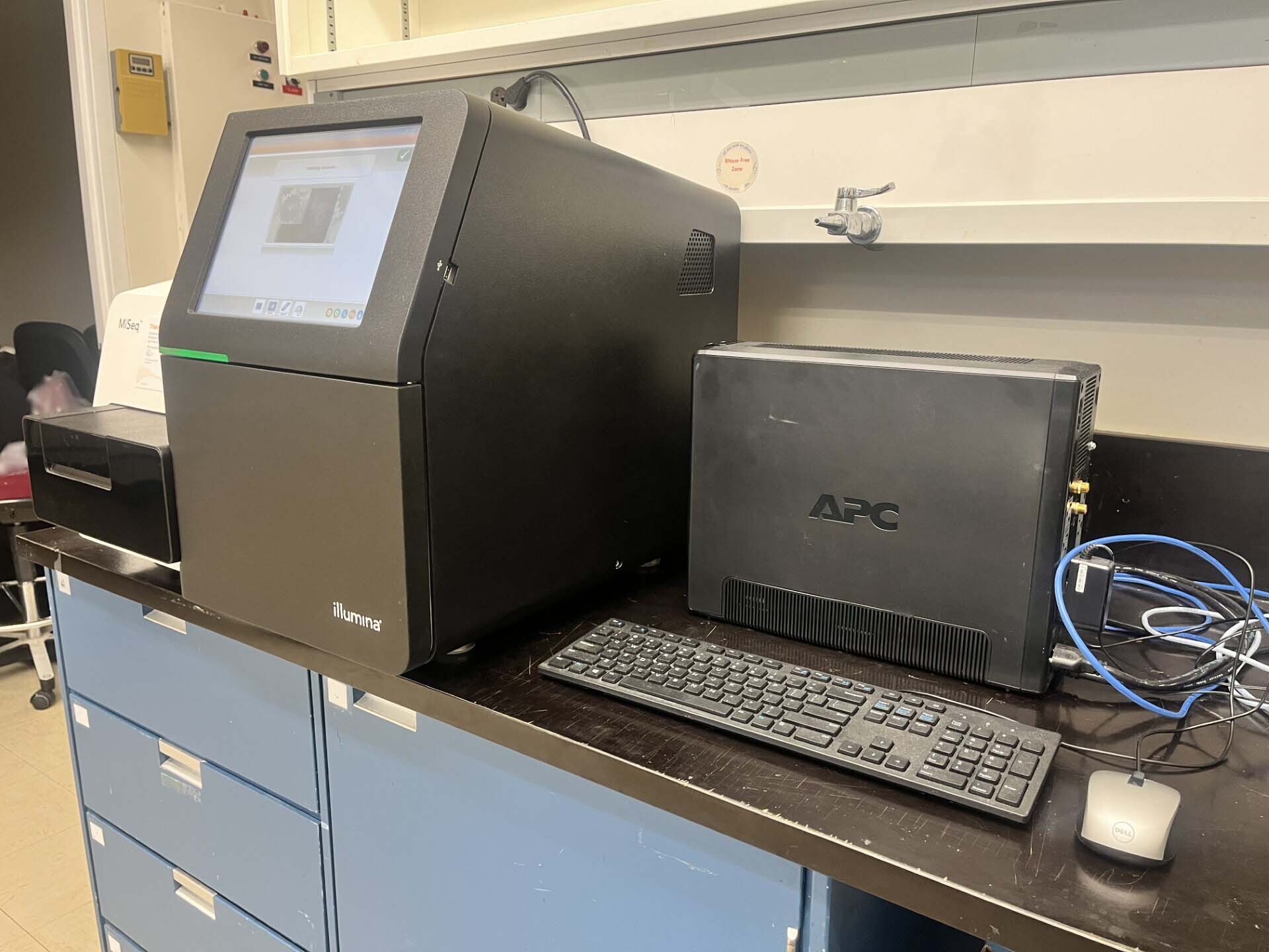 Foto Verwendet ILLUMINA MiSeq Zum Verkauf