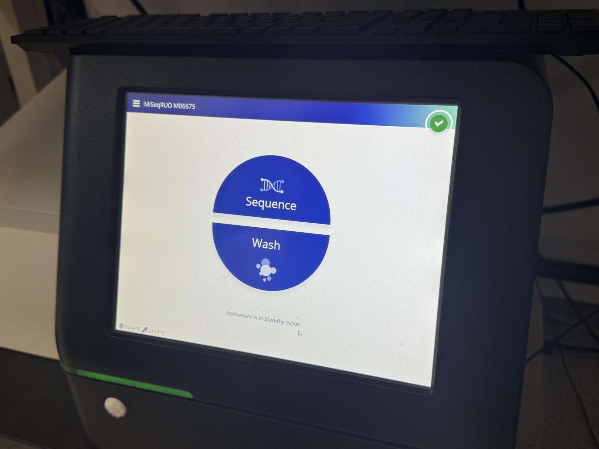 Foto Verwendet ILLUMINA MiSeq Zum Verkauf