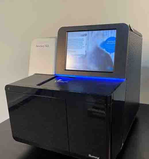 Photo Used ILLUMINA NextSeq 500 For Sale