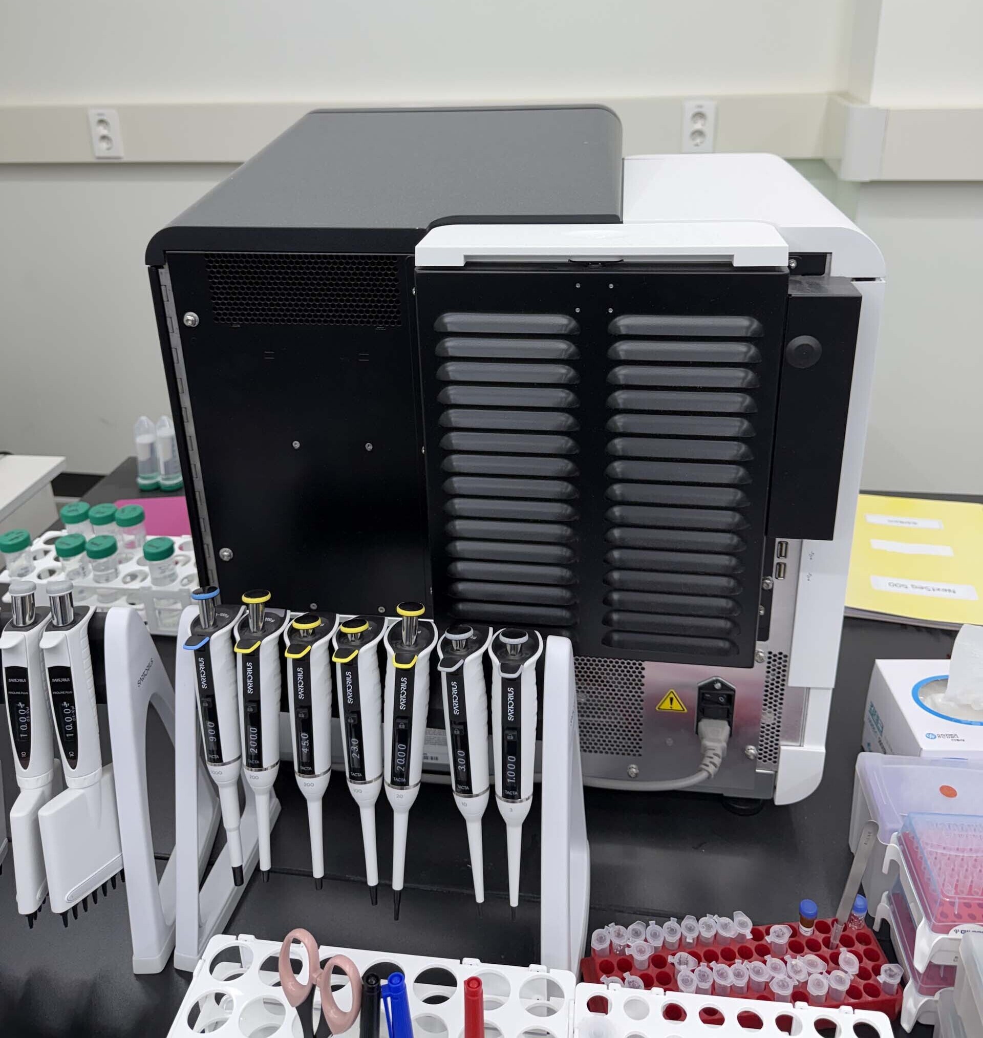 Foto Verwendet ILLUMINA NextSeq 500 Zum Verkauf