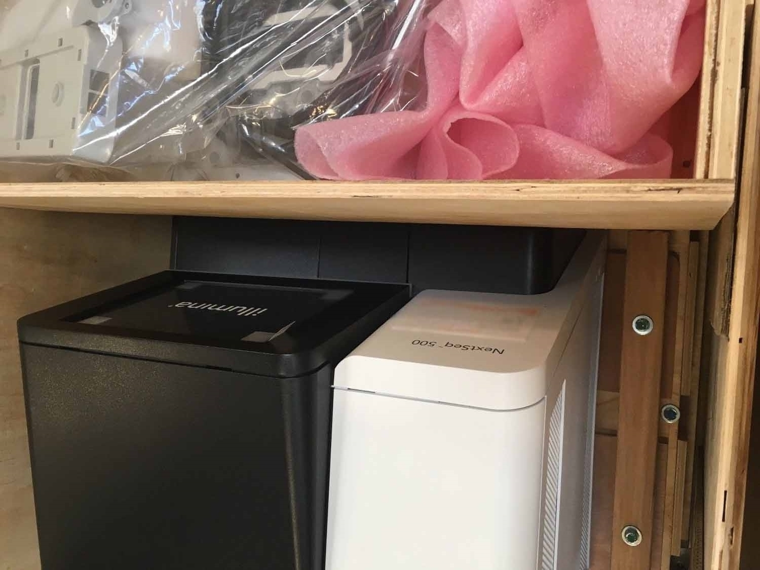 Photo Used ILLUMINA NextSeq 500 For Sale