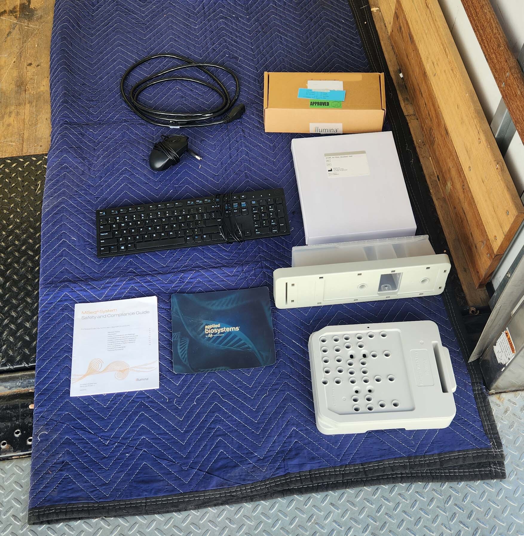 Foto Verwendet ILLUMINA NextSeq 550 Zum Verkauf