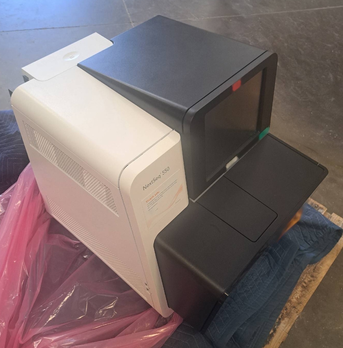 사진 사용됨 ILLUMINA NextSeq 550 판매용