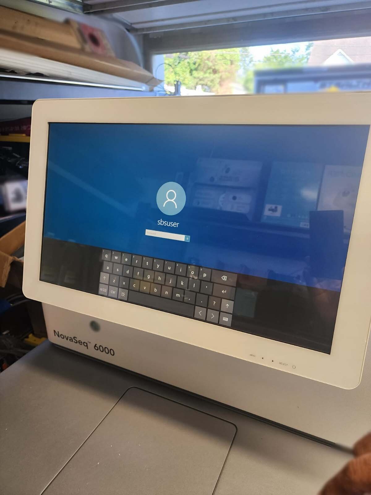 Photo Utilisé ILLUMINA NovaSeq 6000 À vendre