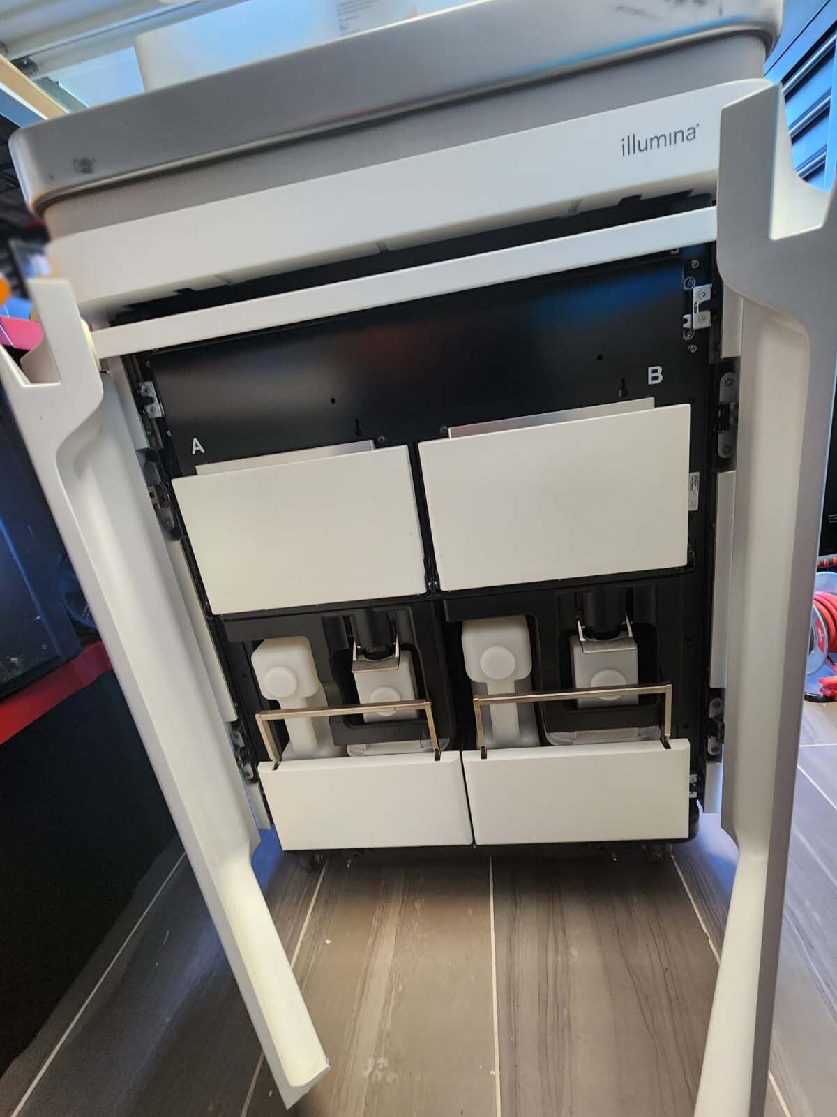 Photo Utilisé ILLUMINA NovaSeq 6000 À vendre