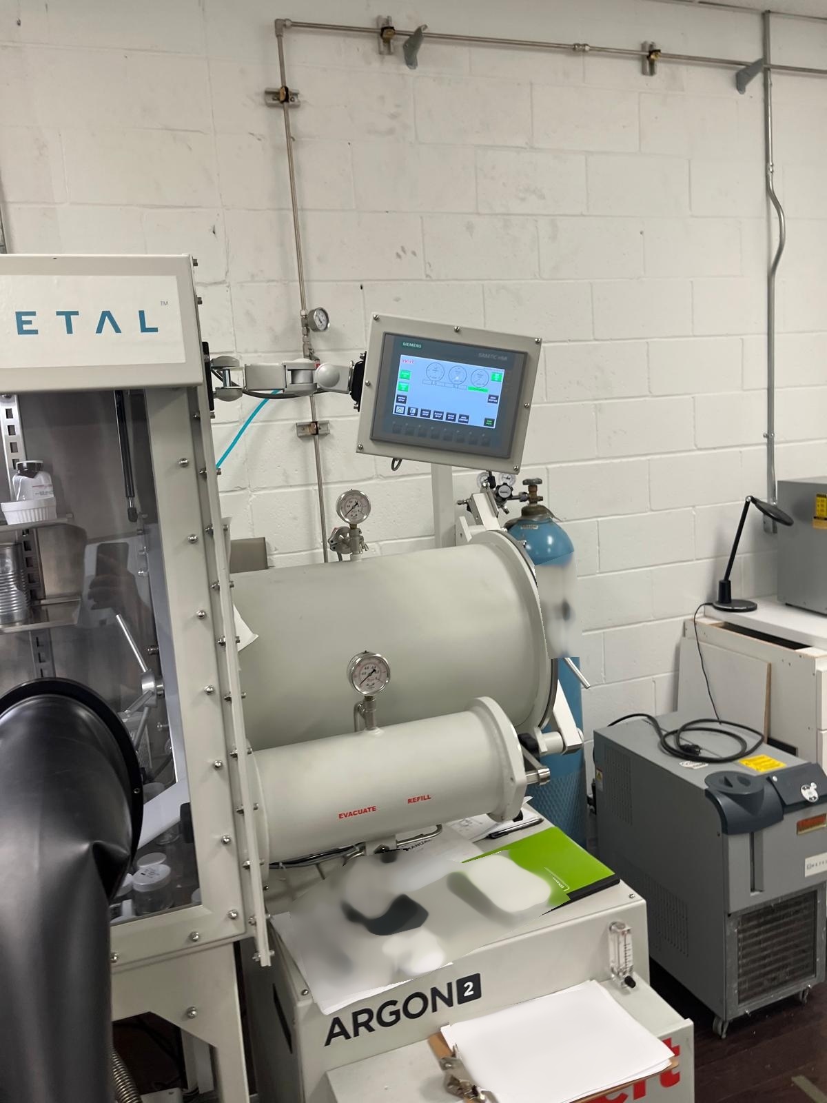 Photo Used INERT Six-Glove Glovebox For Sale