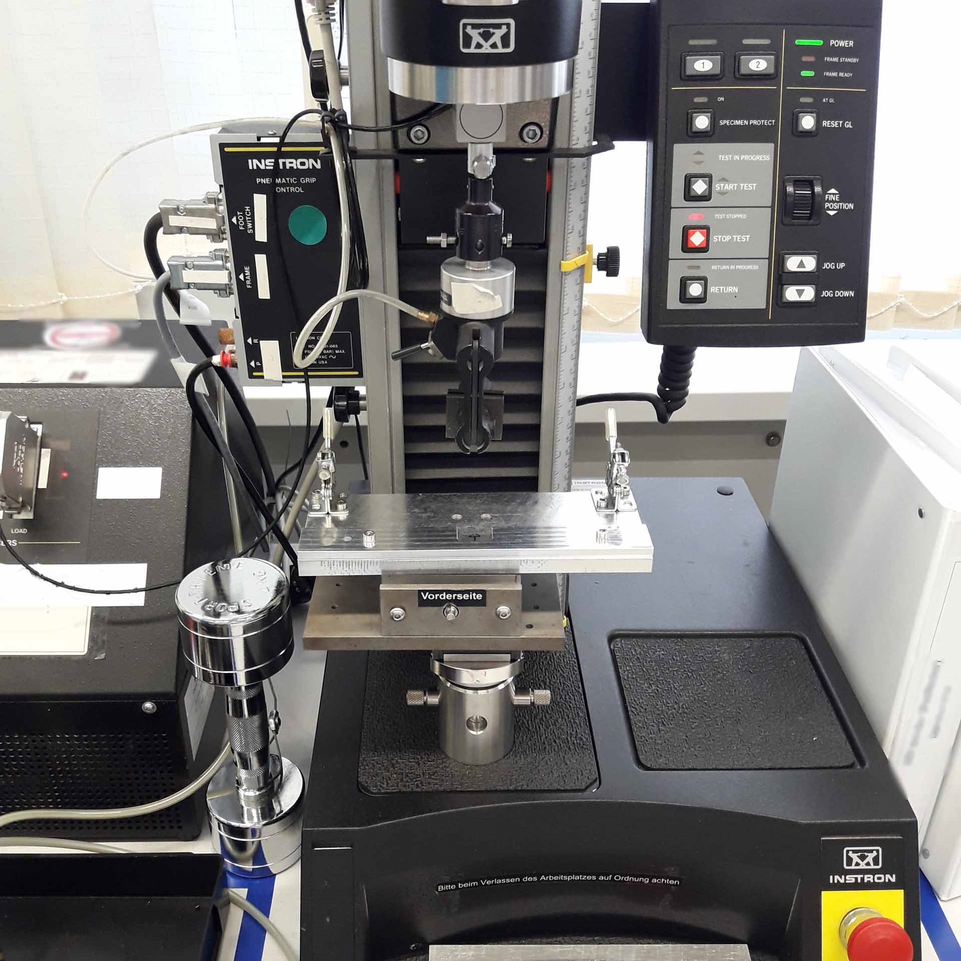 INSTRON 5542 실험실 장비 & 액세서리 판매 가격 #9238196에 사용됨 > CAE에서 구매