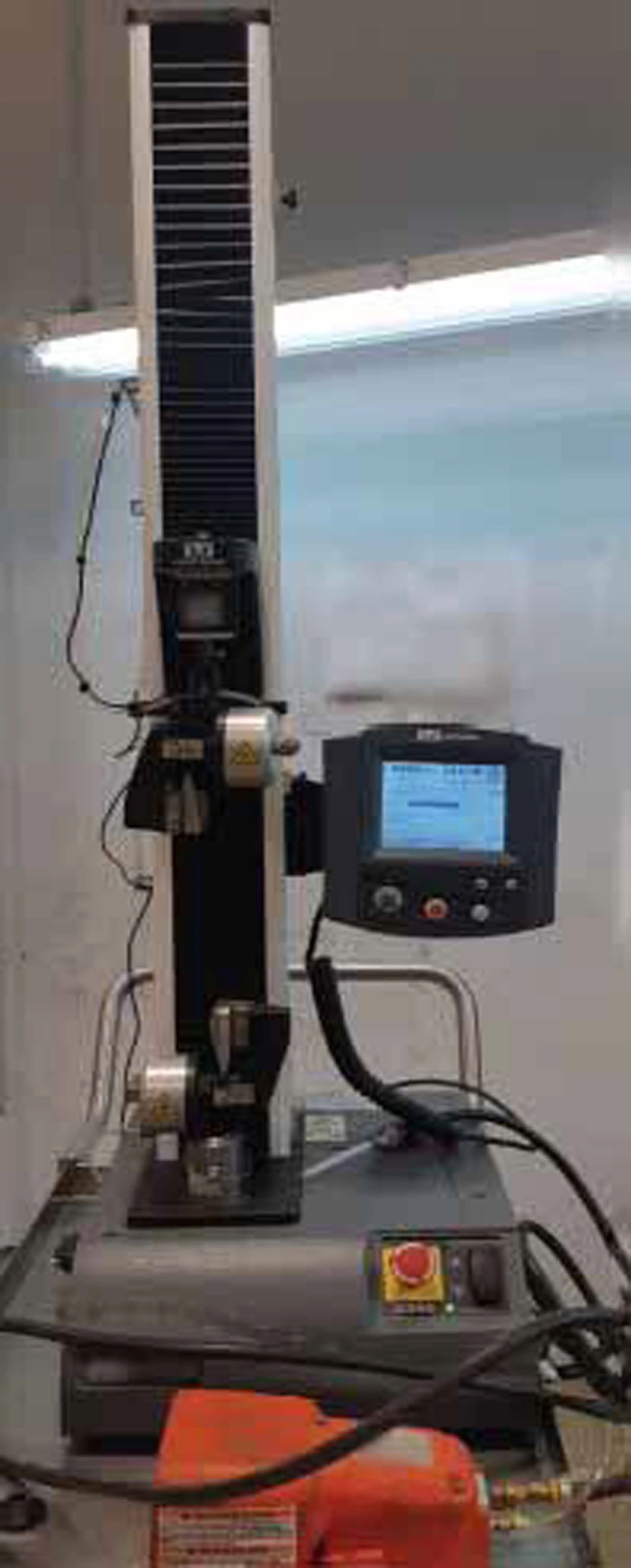 INSTRON 3345 실험실 장비 & 액세서리 판매 가격 #9230195, 2009에 사용됨 > CAE에서 구매