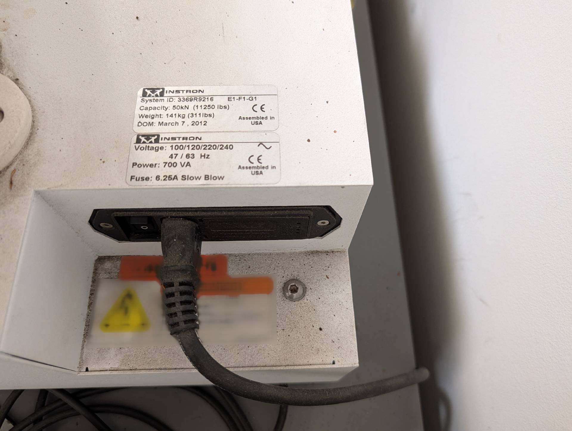Foto Verwendet INSTRON 3369 Zum Verkauf