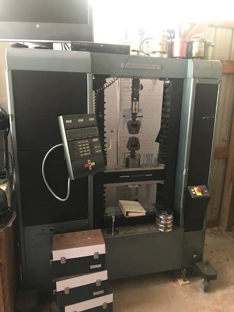 Photo Used INSTRON 4400R For Sale