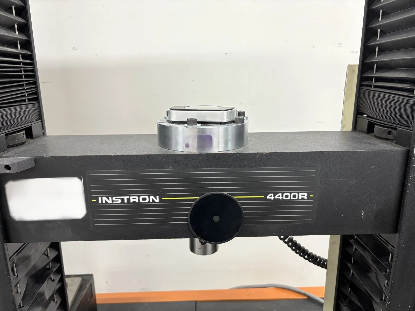 Foto Verwendet INSTRON 4400R Zum Verkauf