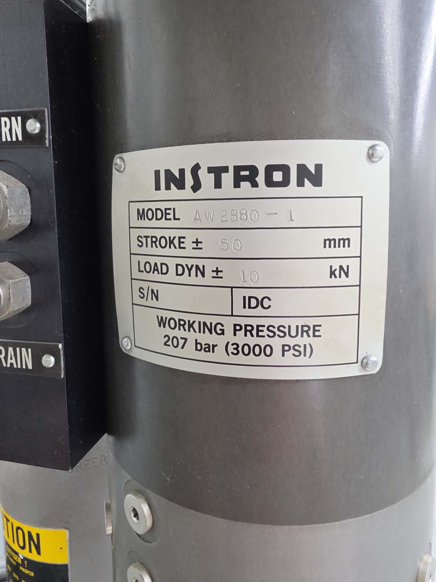 사진 사용됨 INSTRON AW 2880-1 판매용