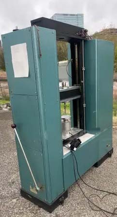 Photo Utilisé INSTRON Testing system À vendre