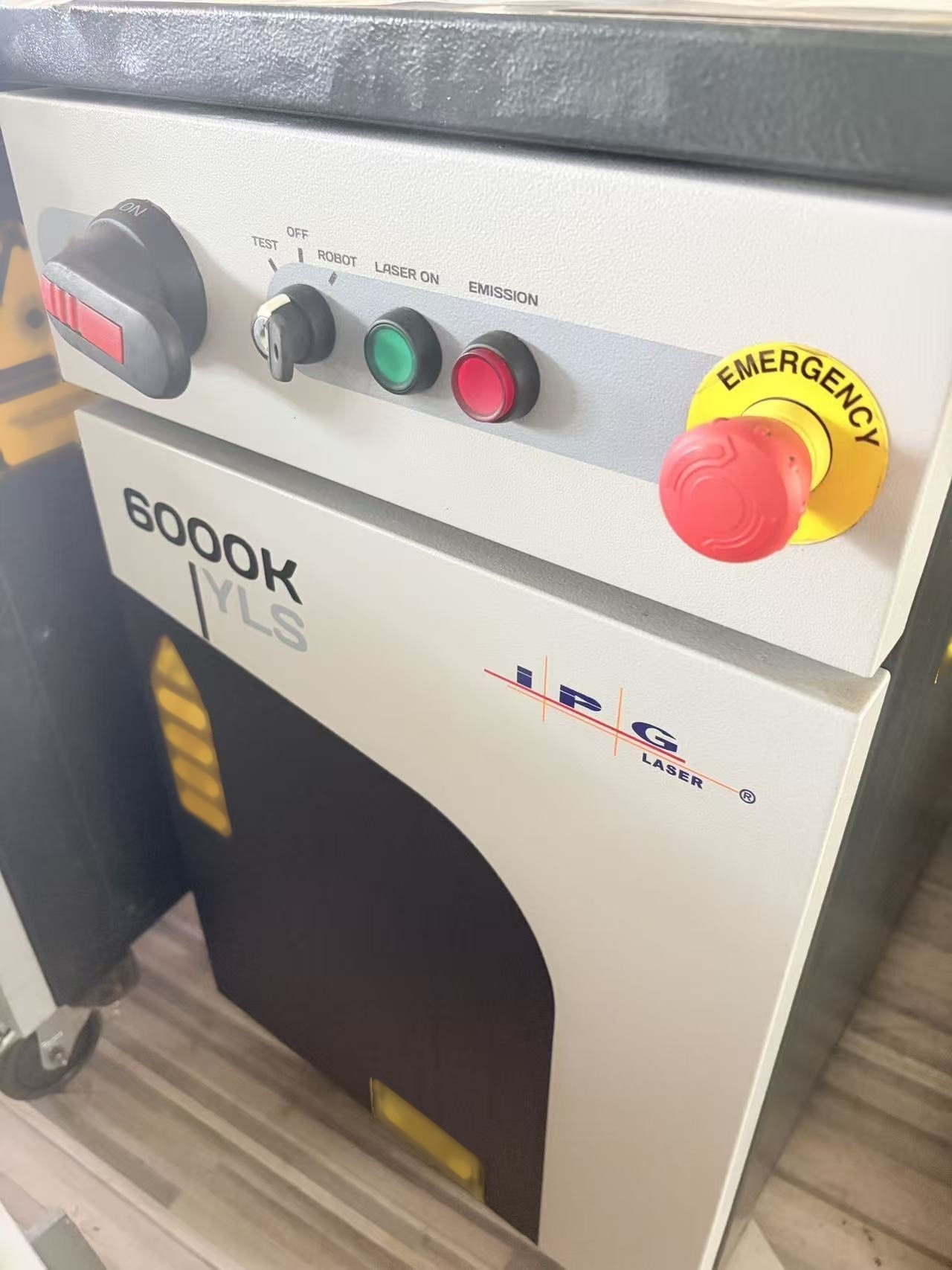 Foto Verwendet IPG PHOTONICS YLS-6000-K Zum Verkauf