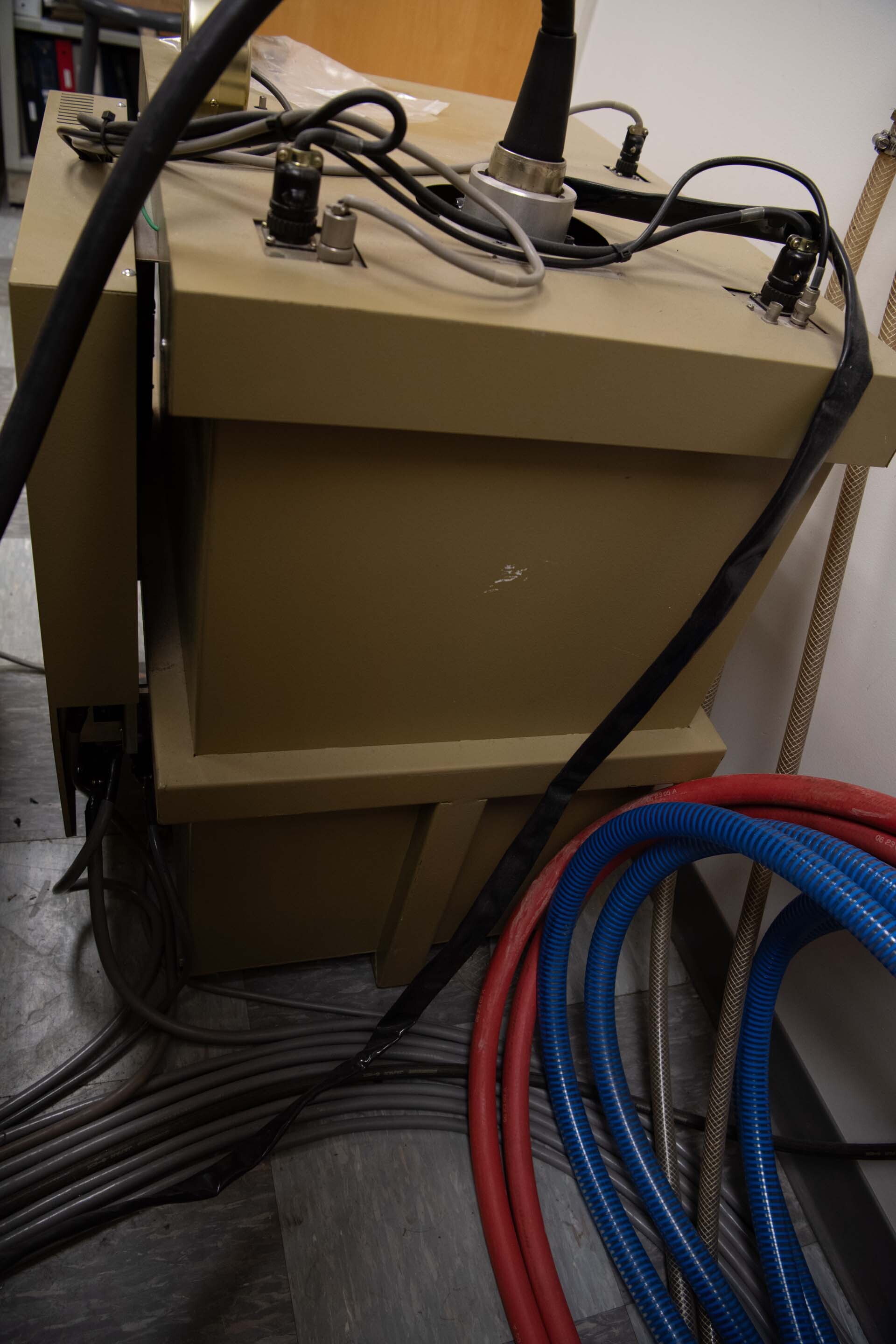 图为 已使用的 JEOL JEM 1200EX 待售