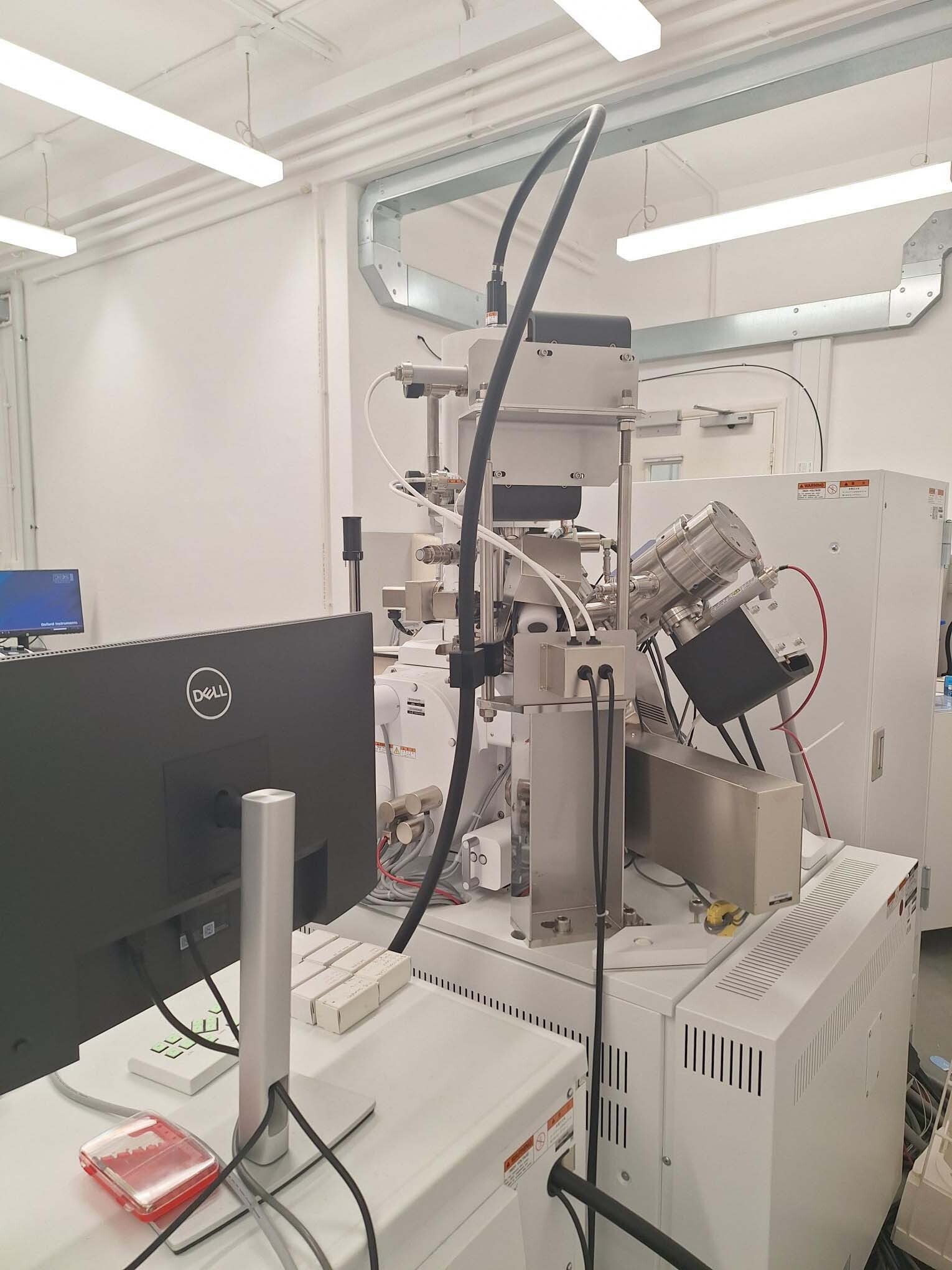 Foto Verwendet JEOL JIB-4700F Zum Verkauf