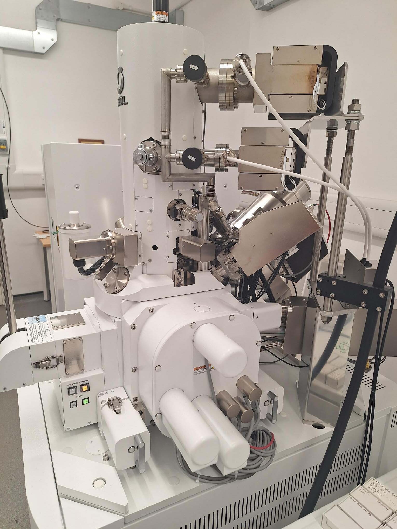 Foto Verwendet JEOL JIB-4700F Zum Verkauf