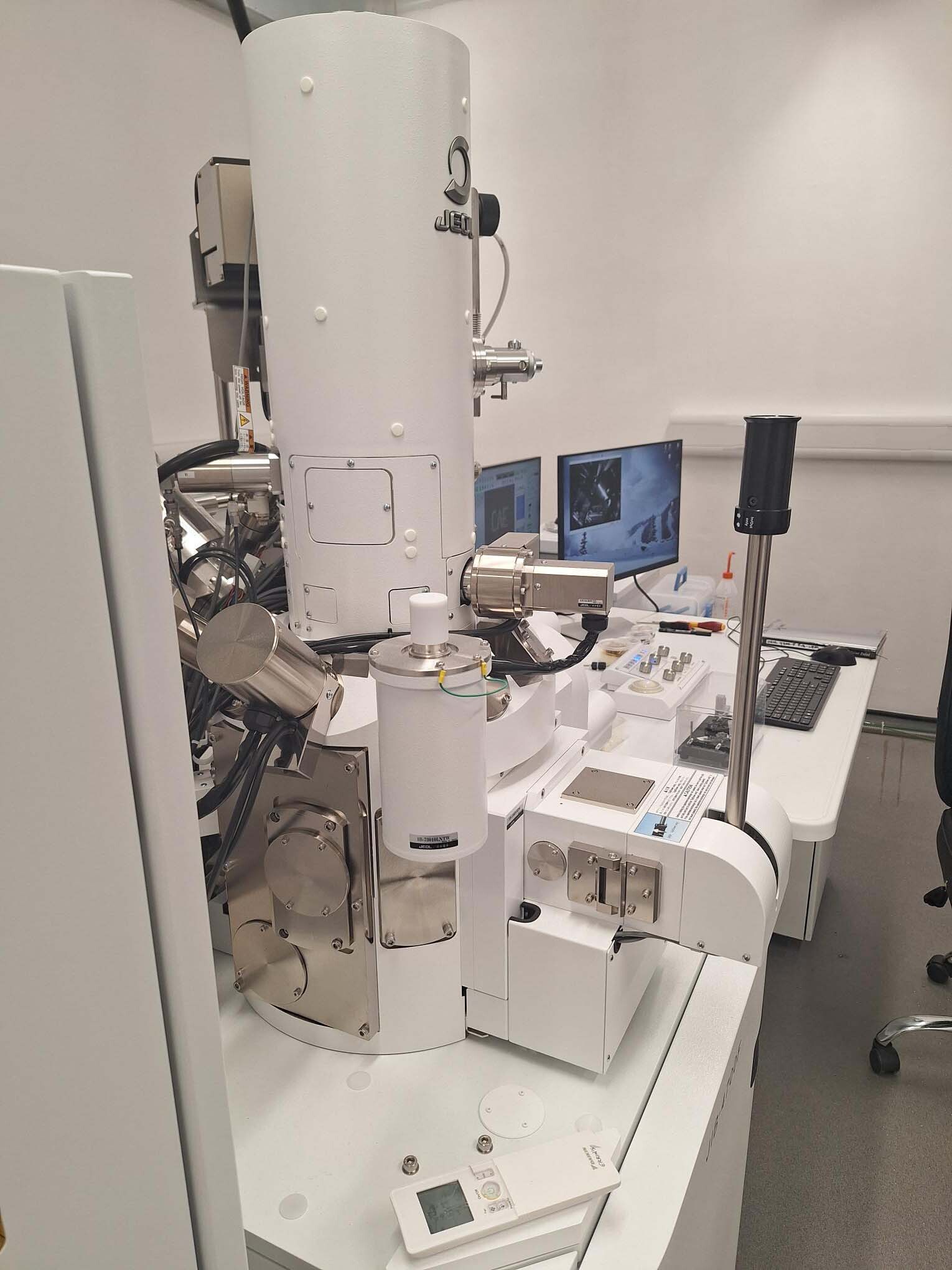Foto Verwendet JEOL JIB-4700F Zum Verkauf