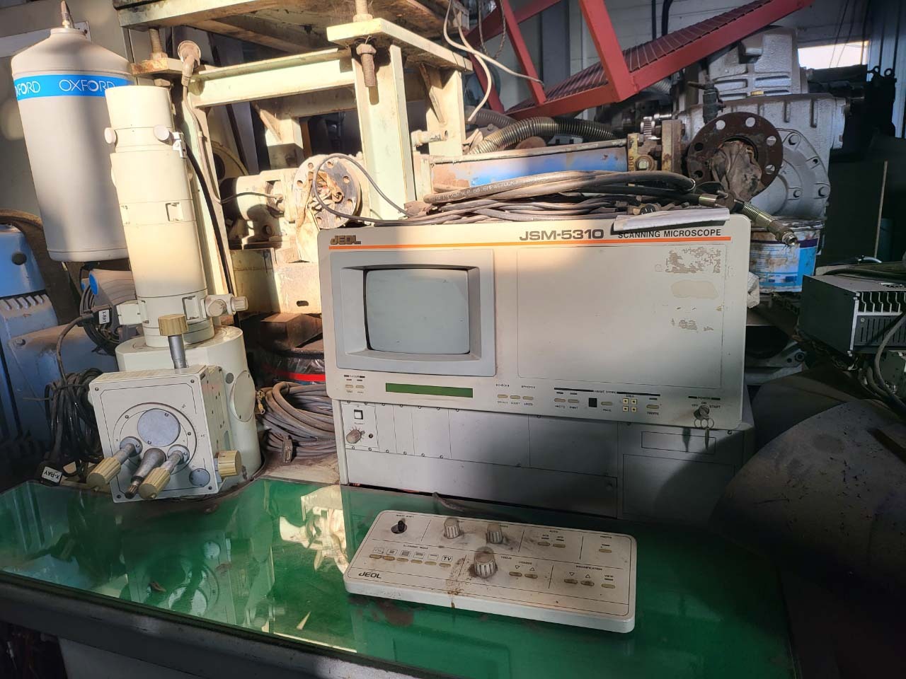 Photo Used JEOL JSM 5310 For Sale