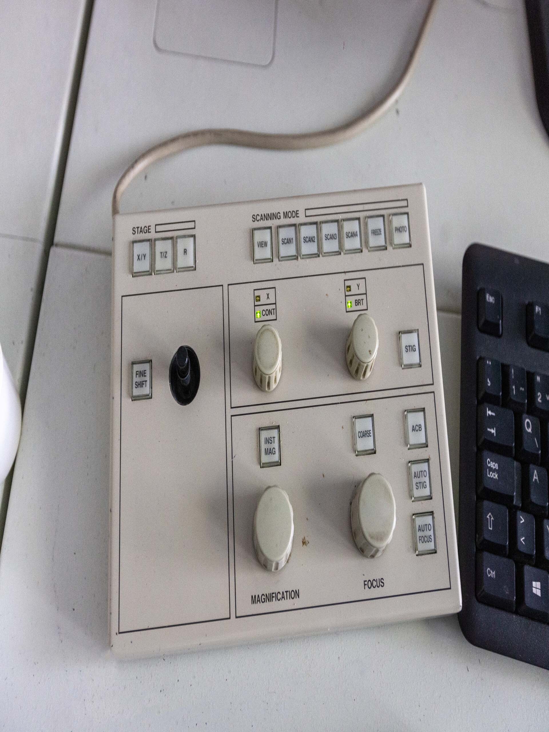 圖為 已使用的 JEOL JSM 5500LV 待售