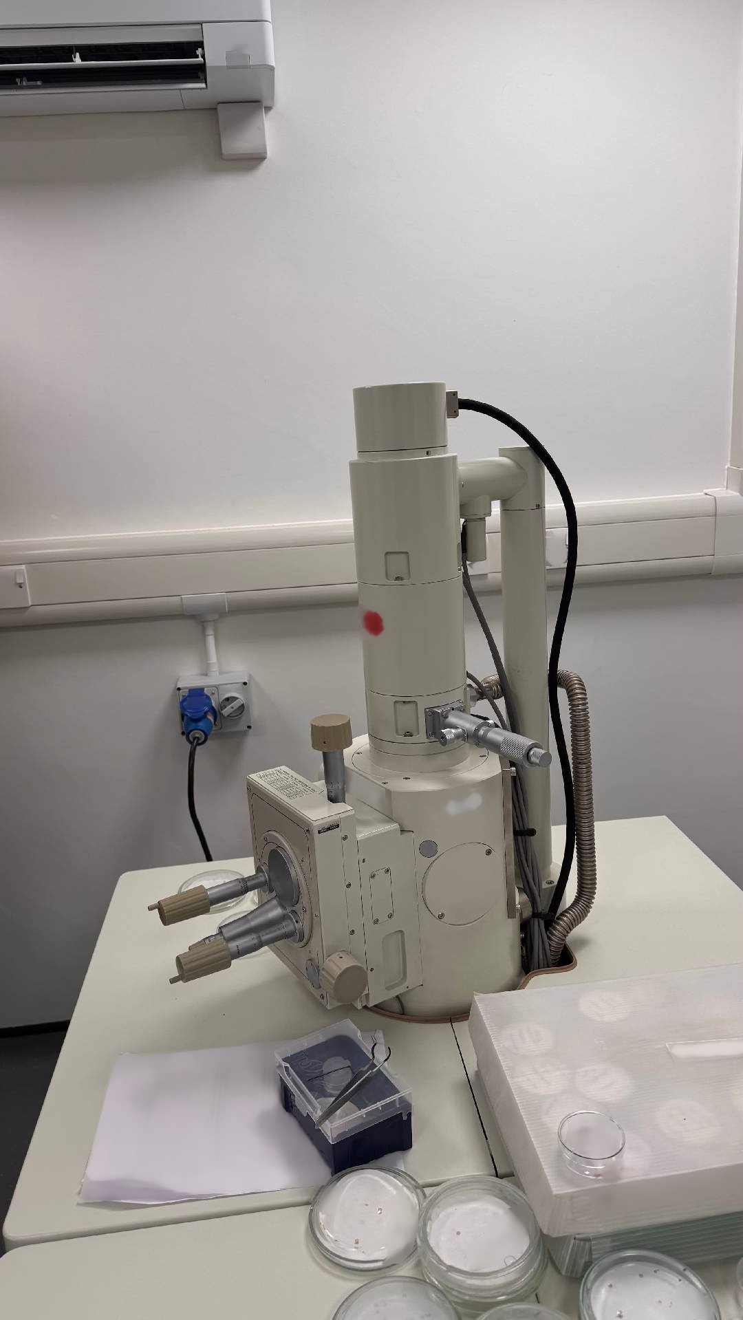 Photo Utilisé JEOL JSM 5600 À vendre