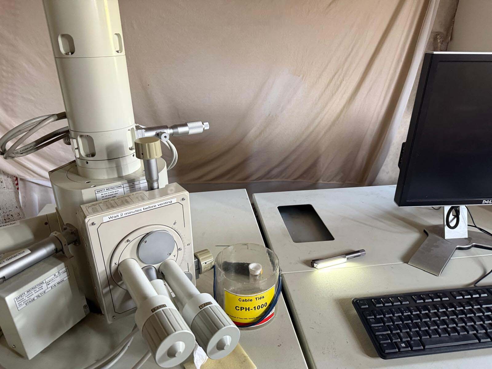 Photo Utilisé JEOL JSM 5600LV À vendre