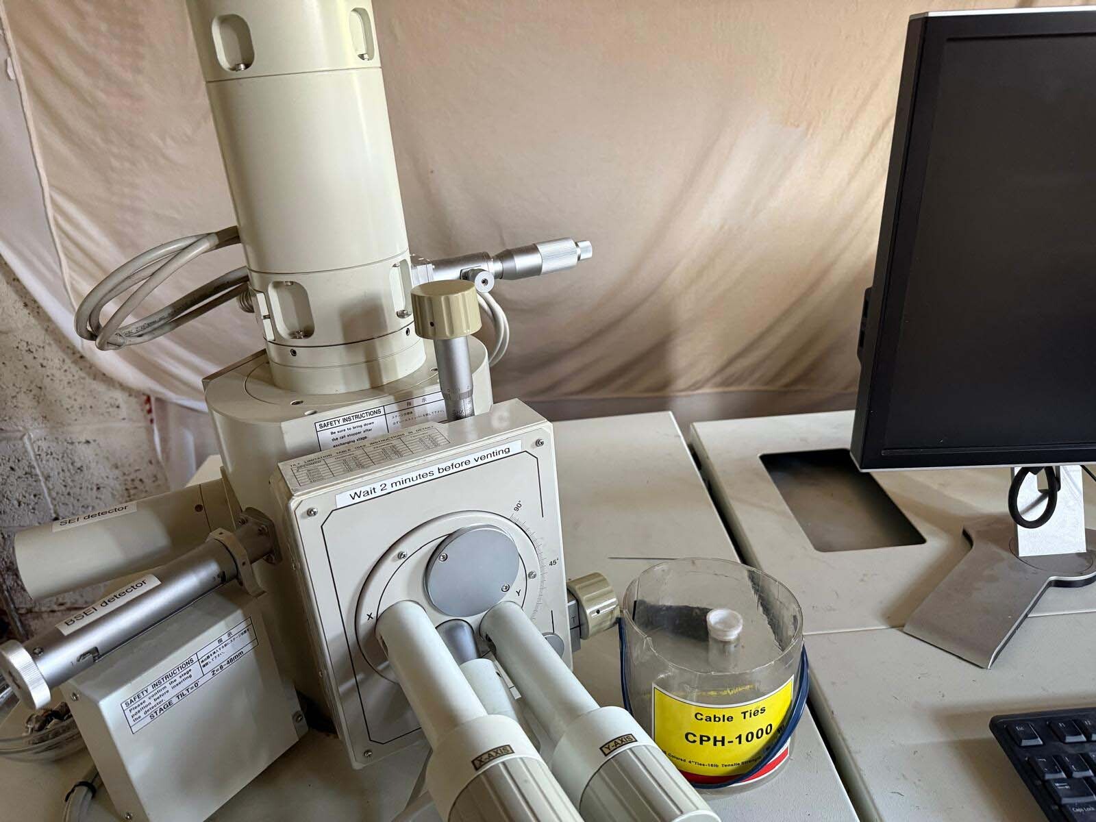 Photo Utilisé JEOL JSM 5600LV À vendre