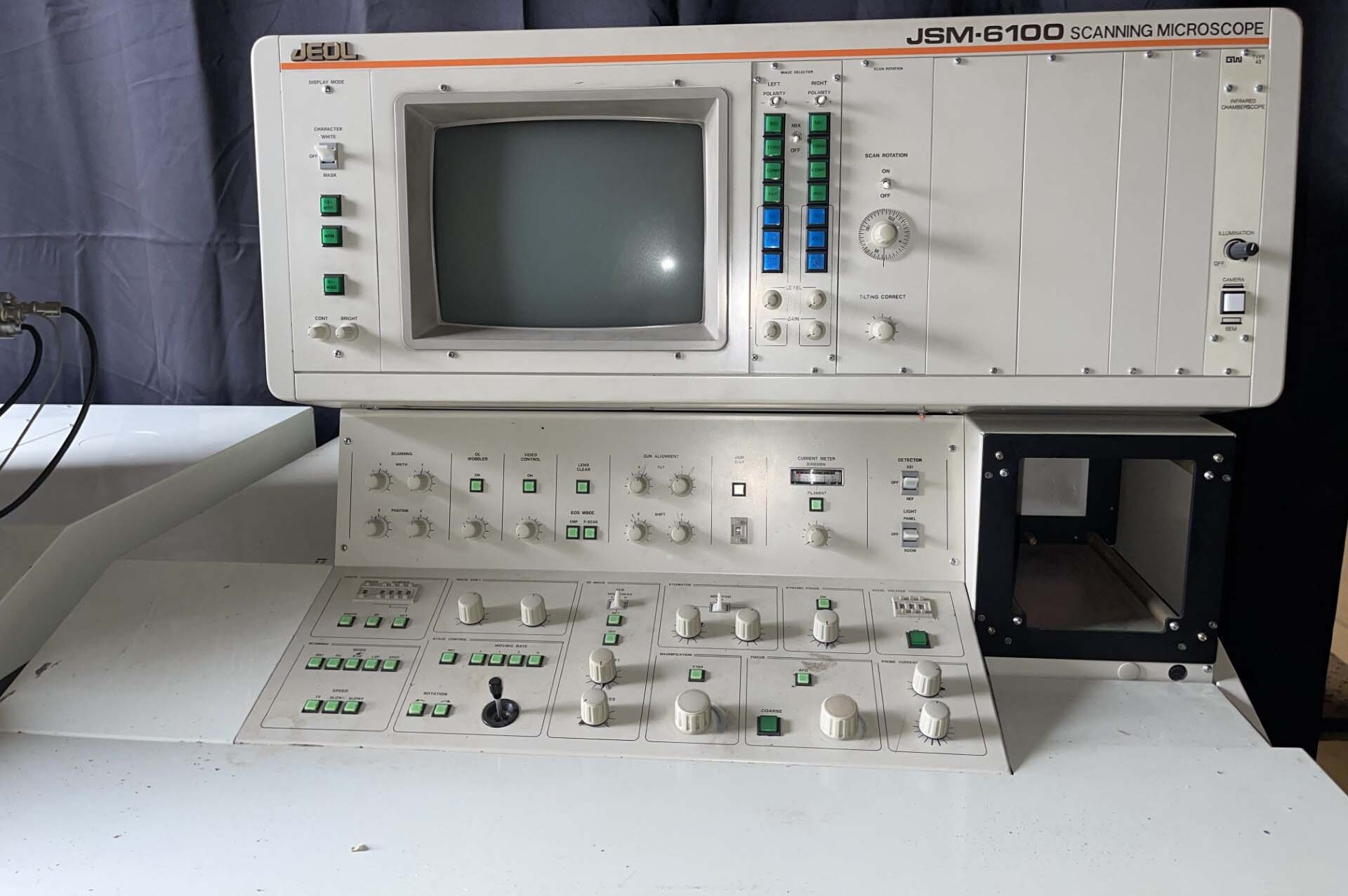 Photo Utilisé JEOL JSM 6100 À vendre