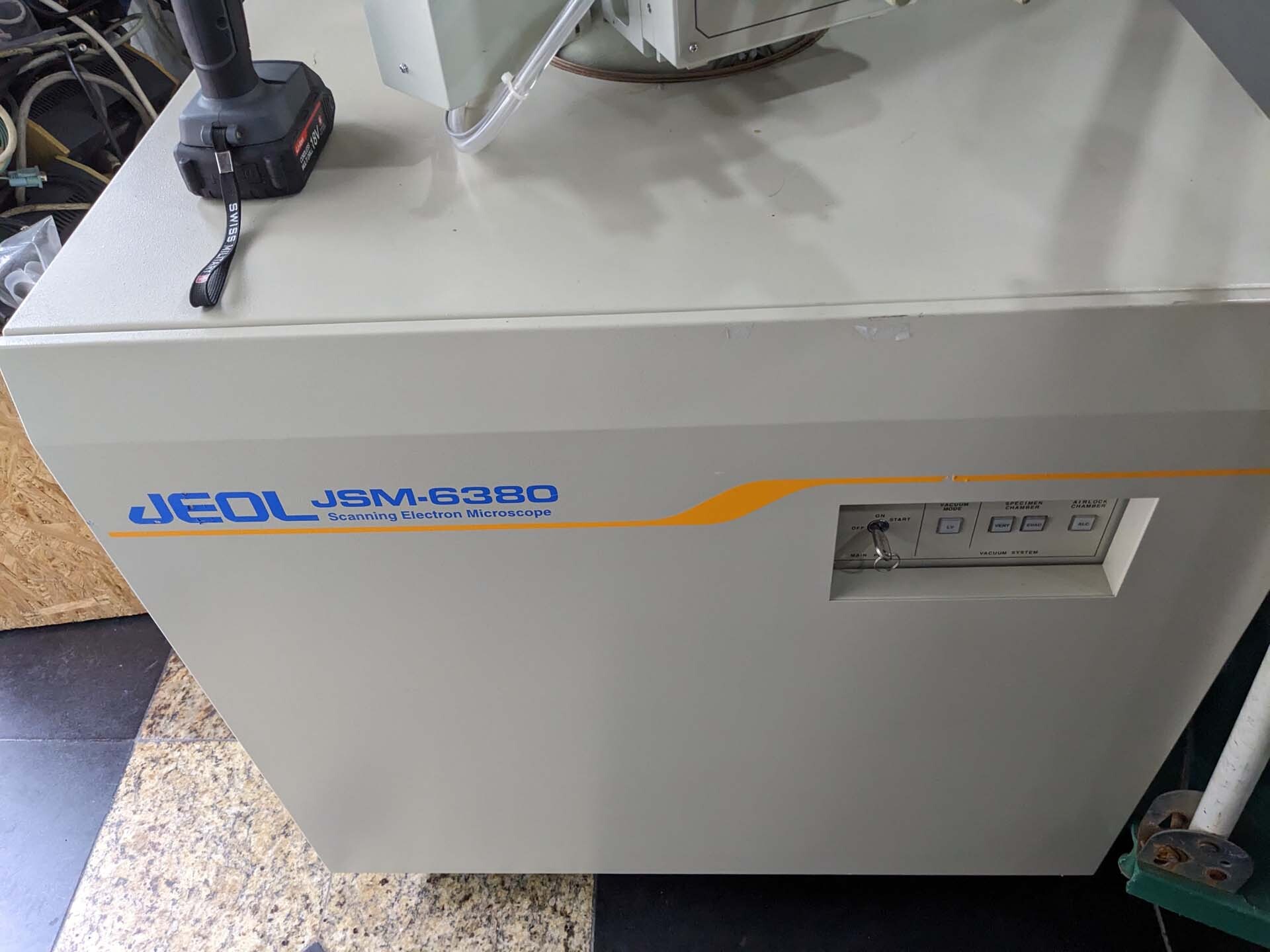 Photo Used JEOL JSM 6380 For Sale