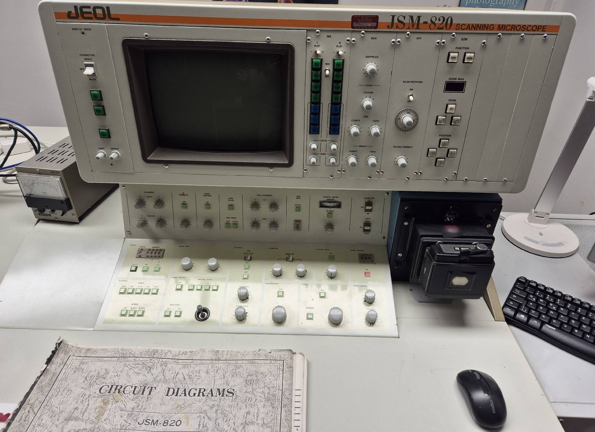 Photo Used JEOL JSM 820 For Sale