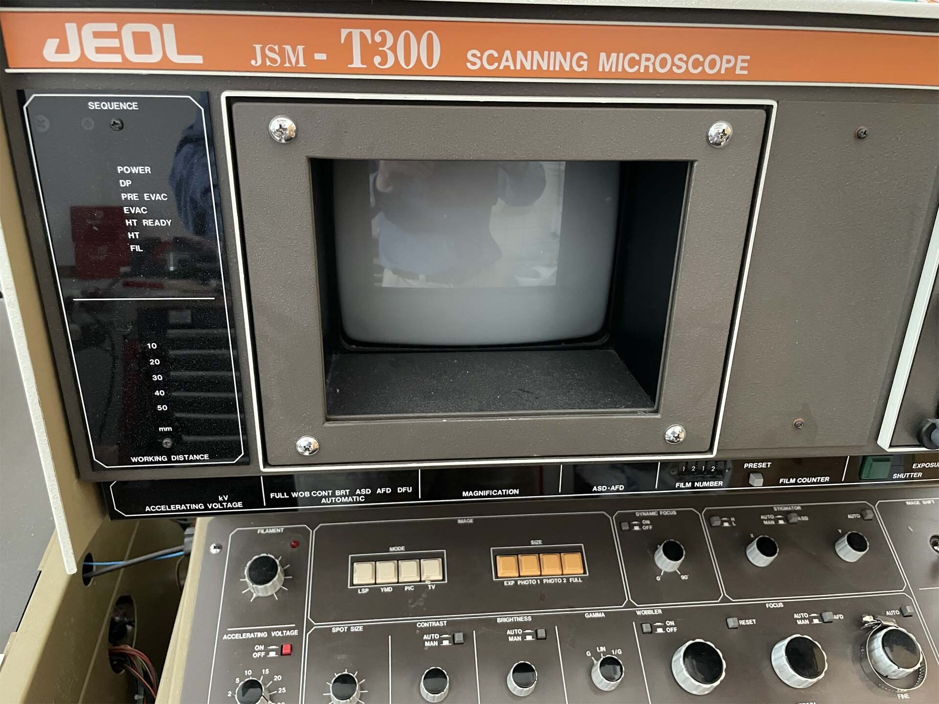 图为 已使用的 JEOL JSM T300 待售