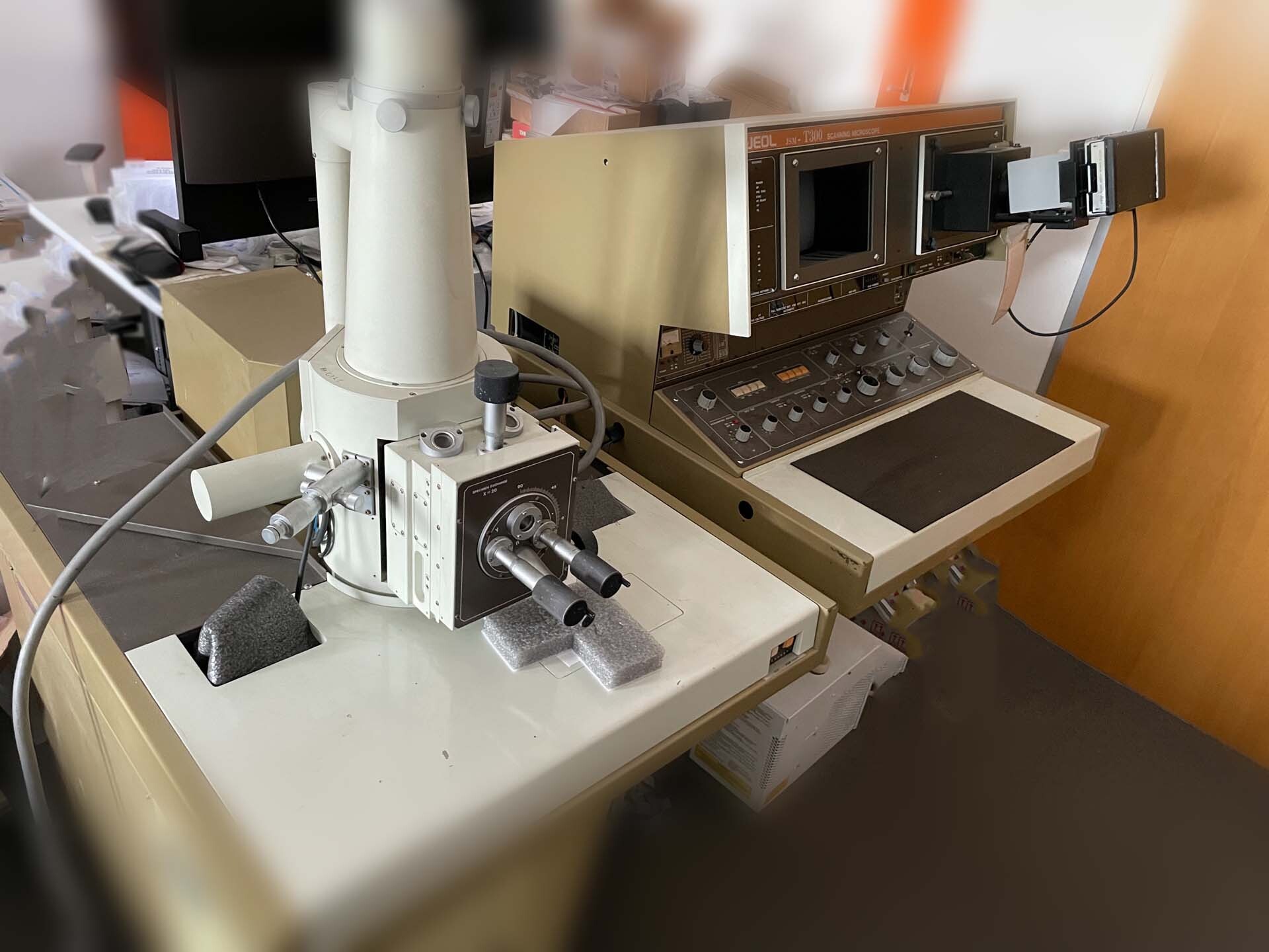 图为 已使用的 JEOL JSM T300 待售