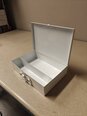 사진 사용됨 JOHNSON & JOHNSON Metal First Aid Box 판매용
