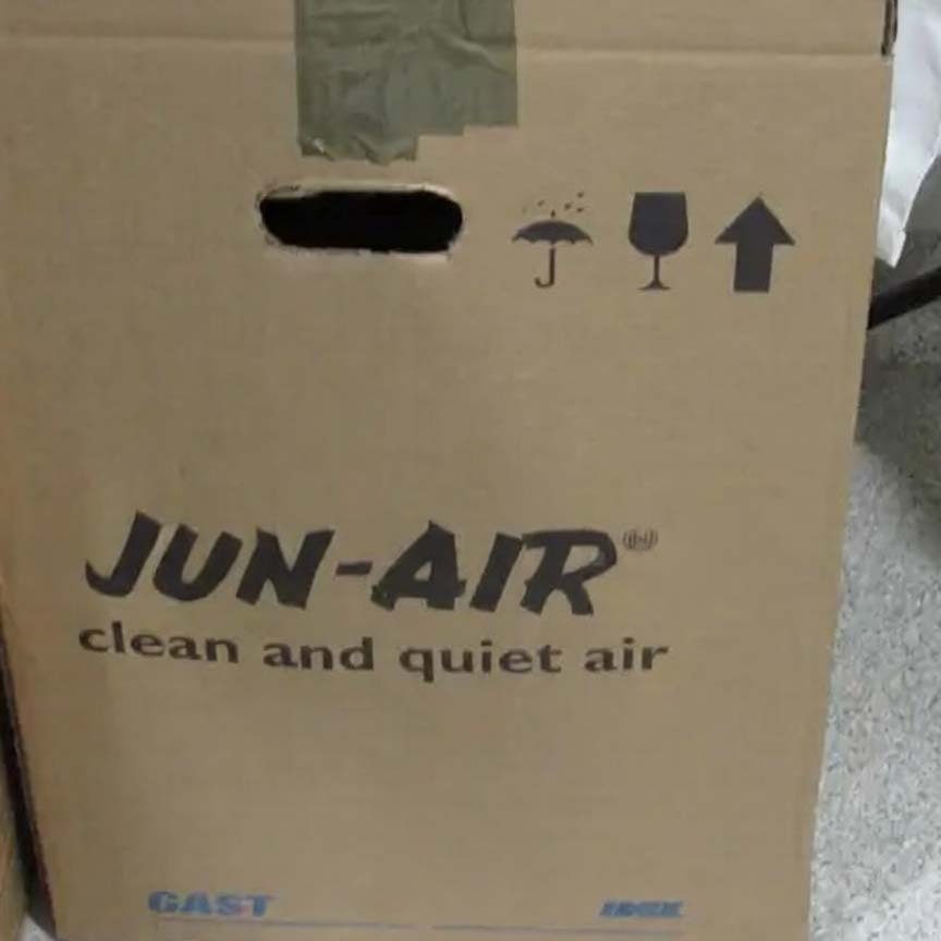フォト（写真） 使用される JUN-AIR Air compressor 販売のために