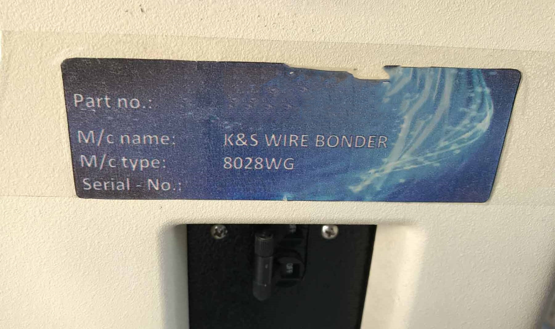 Foto Verwendet K&S Lot of 8028 wire bonders Zum Verkauf