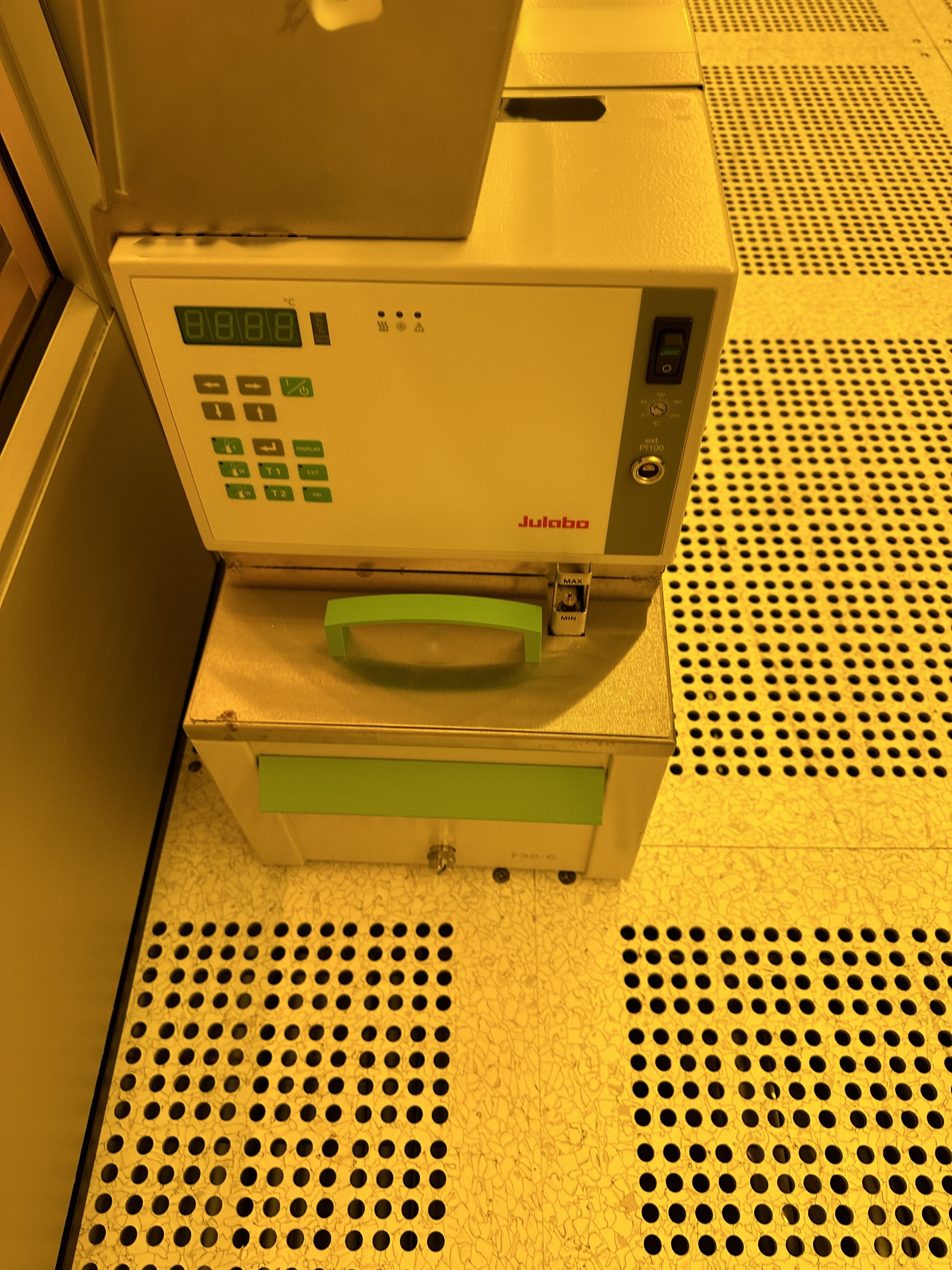 Photo Used KARL SUSS / MICROTEC ACS 200 Gen3 For Sale