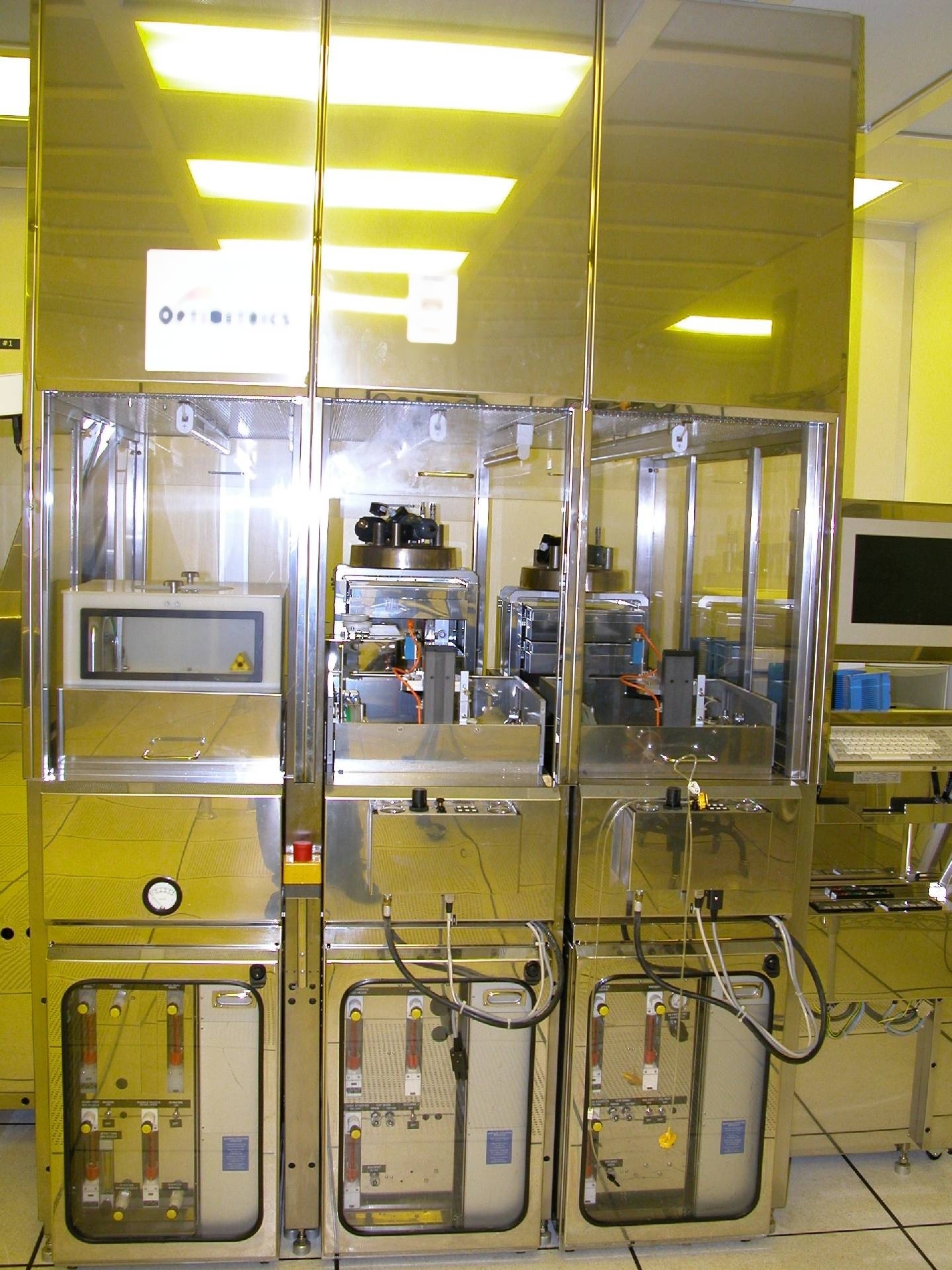 Photo Used KARL SUSS / MICROTEC ACS 200 For Sale
