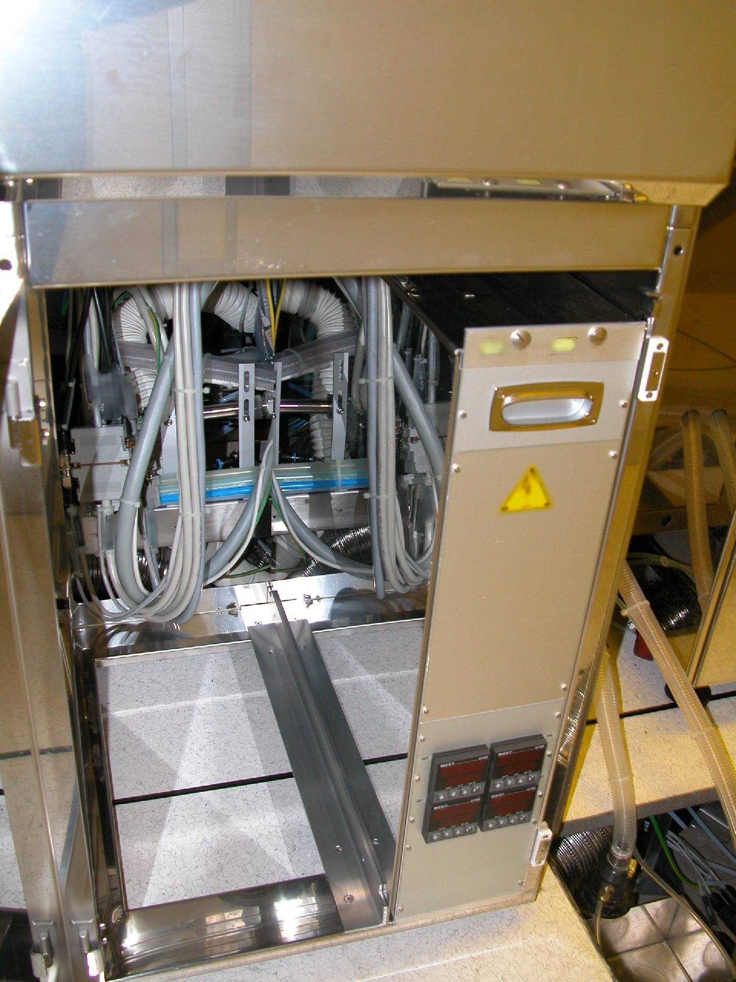 Photo Used KARL SUSS / MICROTEC ACS 200 For Sale