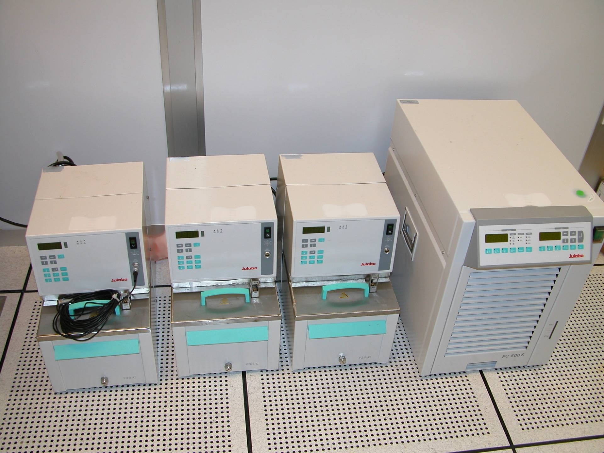 Photo Used KARL SUSS / MICROTEC ACS 200 For Sale
