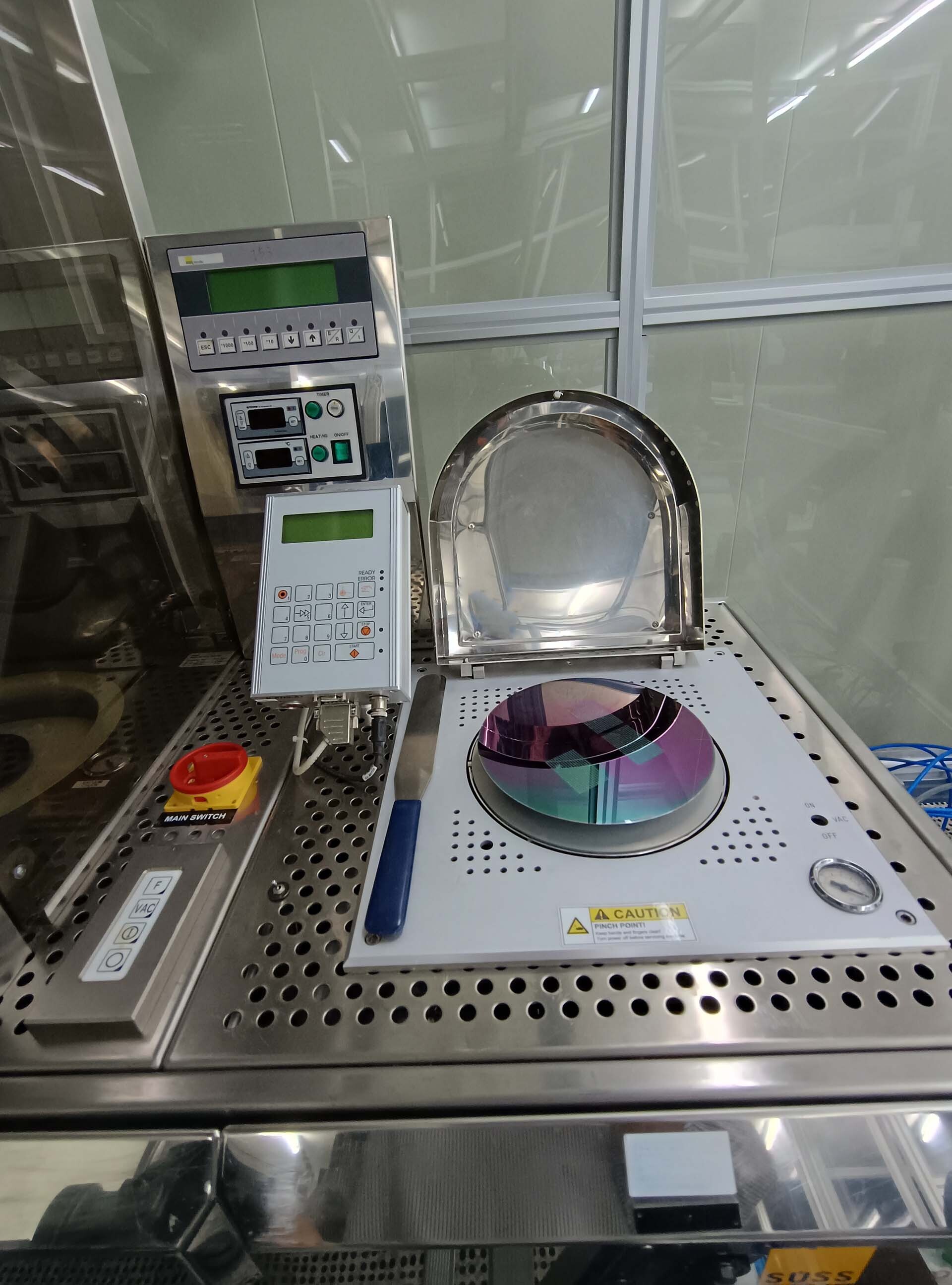 Foto Verwendet KARL SUSS / MICROTEC Delta 80RC Zum Verkauf