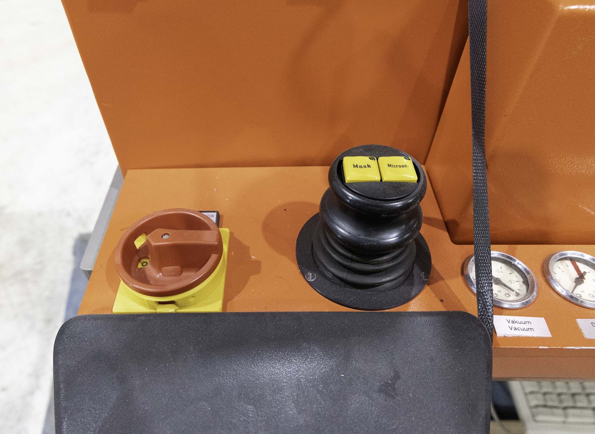 圖為 已使用的 KARL SUSS / MICROTEC MA-150 待售