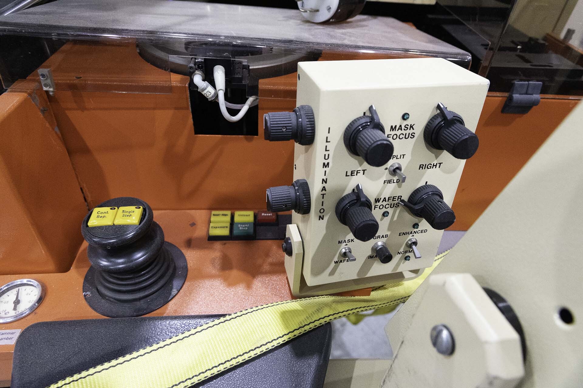 圖為 已使用的 KARL SUSS / MICROTEC MA-150 待售