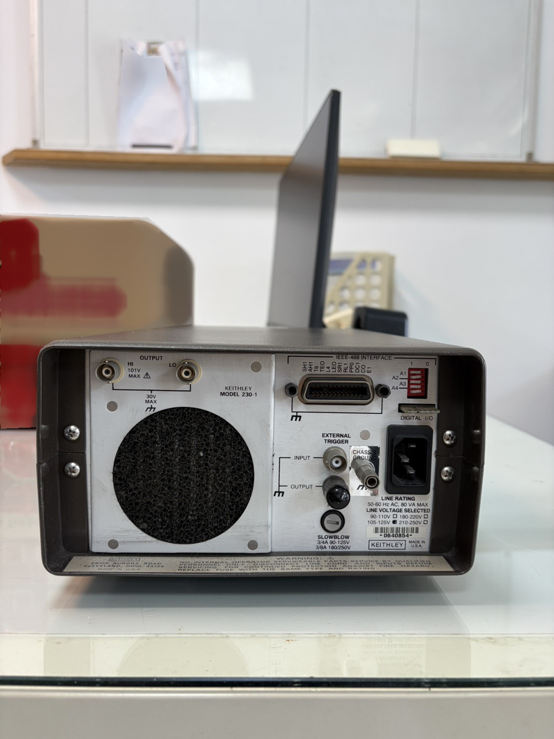 フォト（写真） 使用される KEITHLEY 230 販売のために