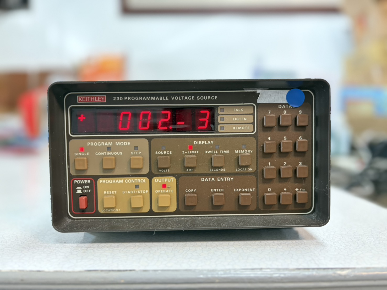 フォト（写真） 使用される KEITHLEY 230 販売のために
