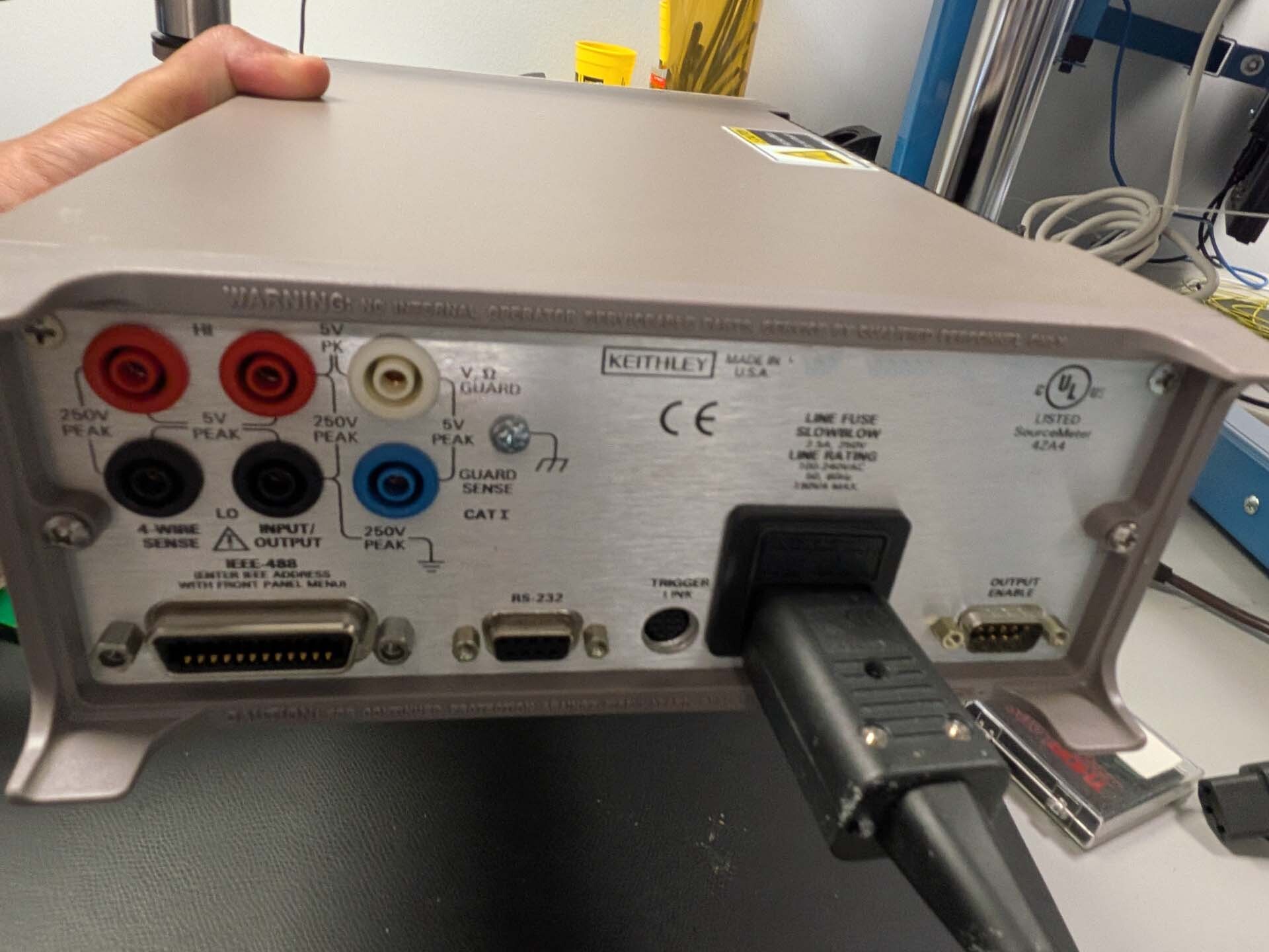 사진 사용됨 KEITHLEY 2400 판매용