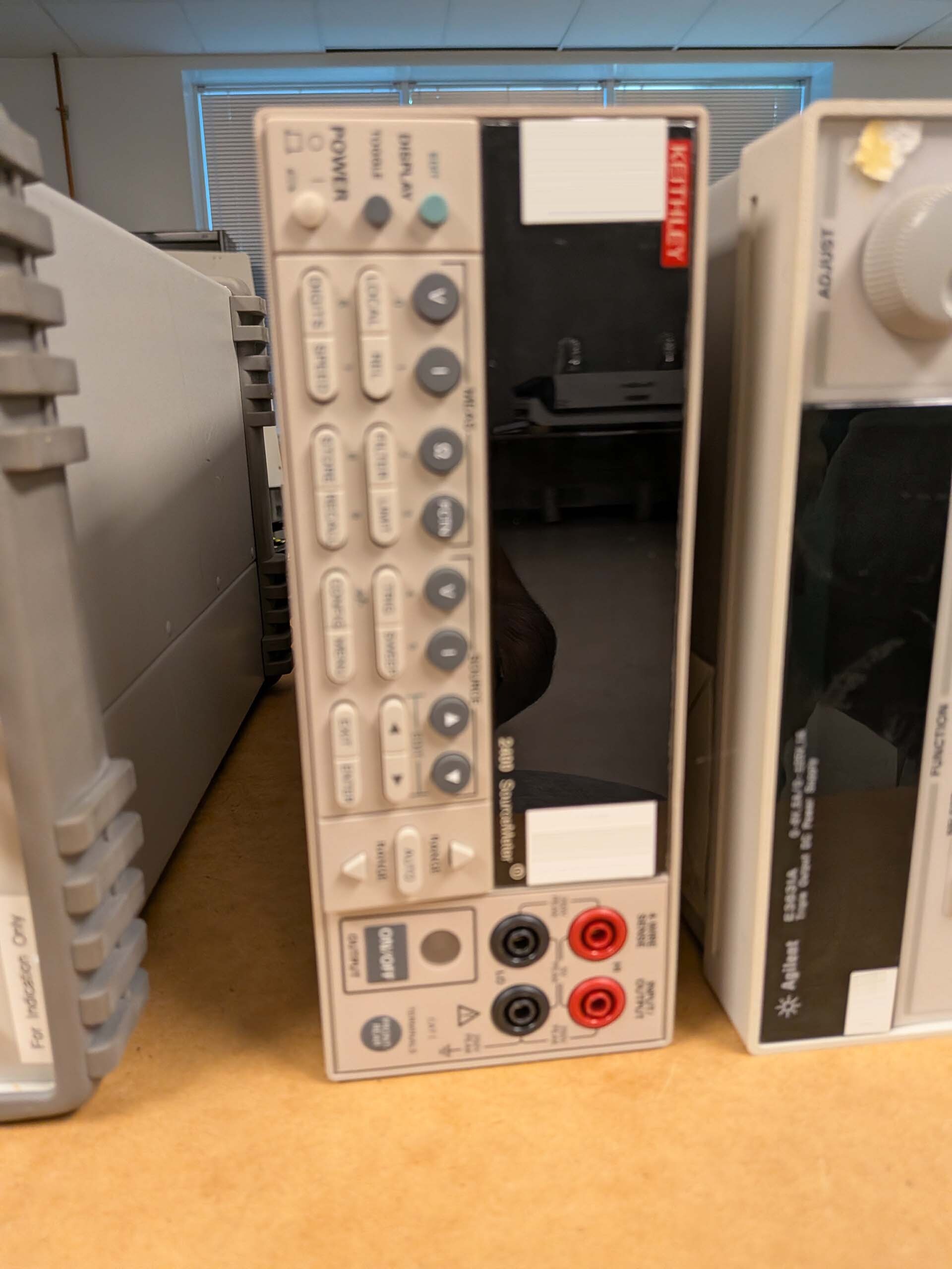사진 사용됨 KEITHLEY 2400 판매용