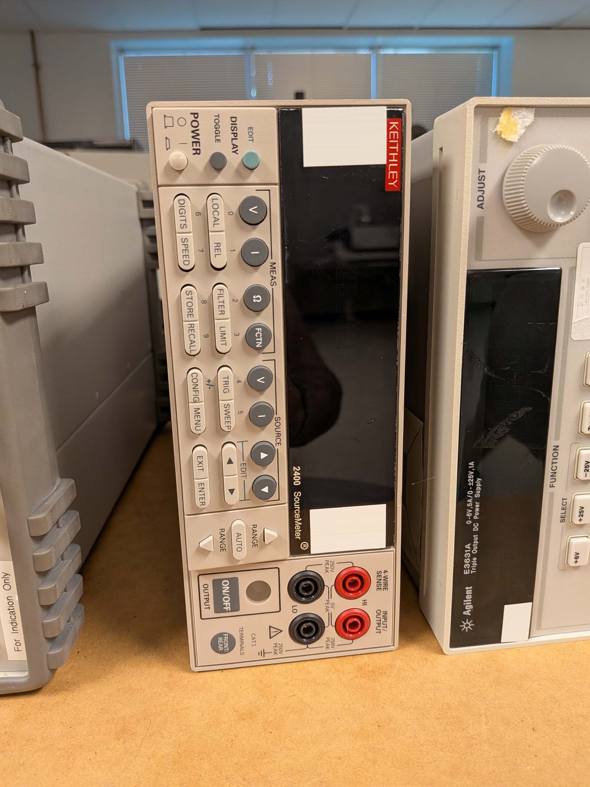 사진 사용됨 KEITHLEY 2400 판매용
