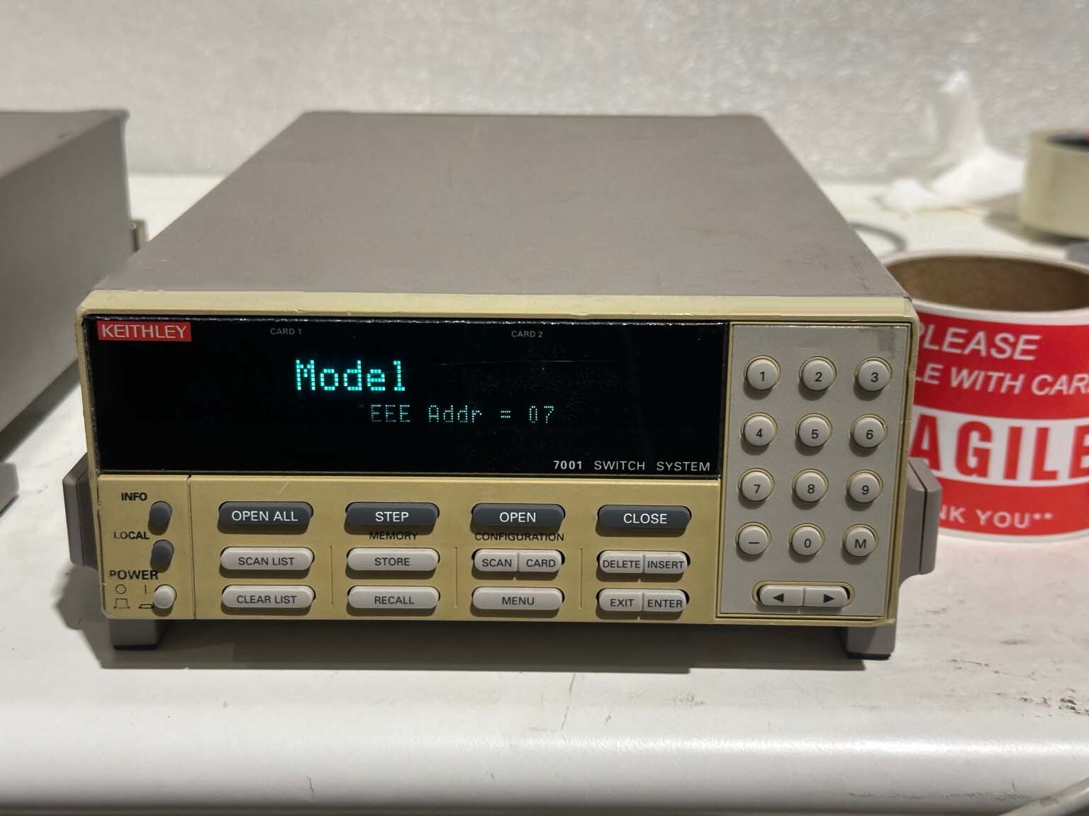 사진 사용됨 KEITHLEY 7001 판매용