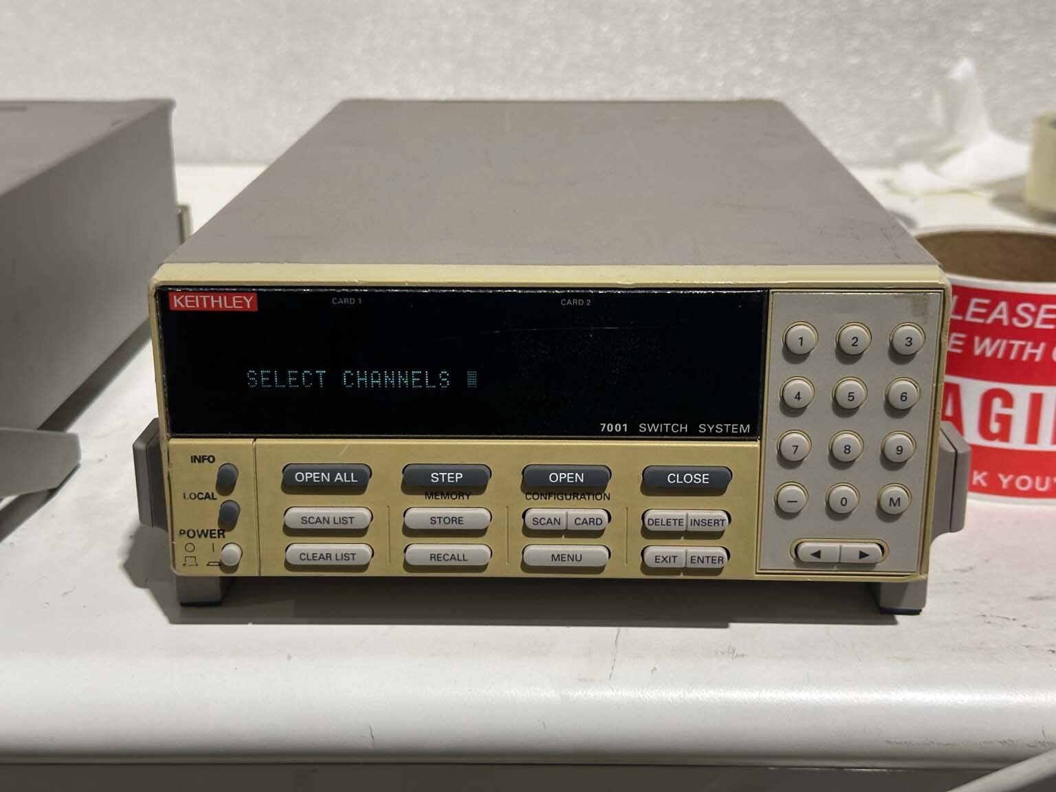 사진 사용됨 KEITHLEY 7001 판매용