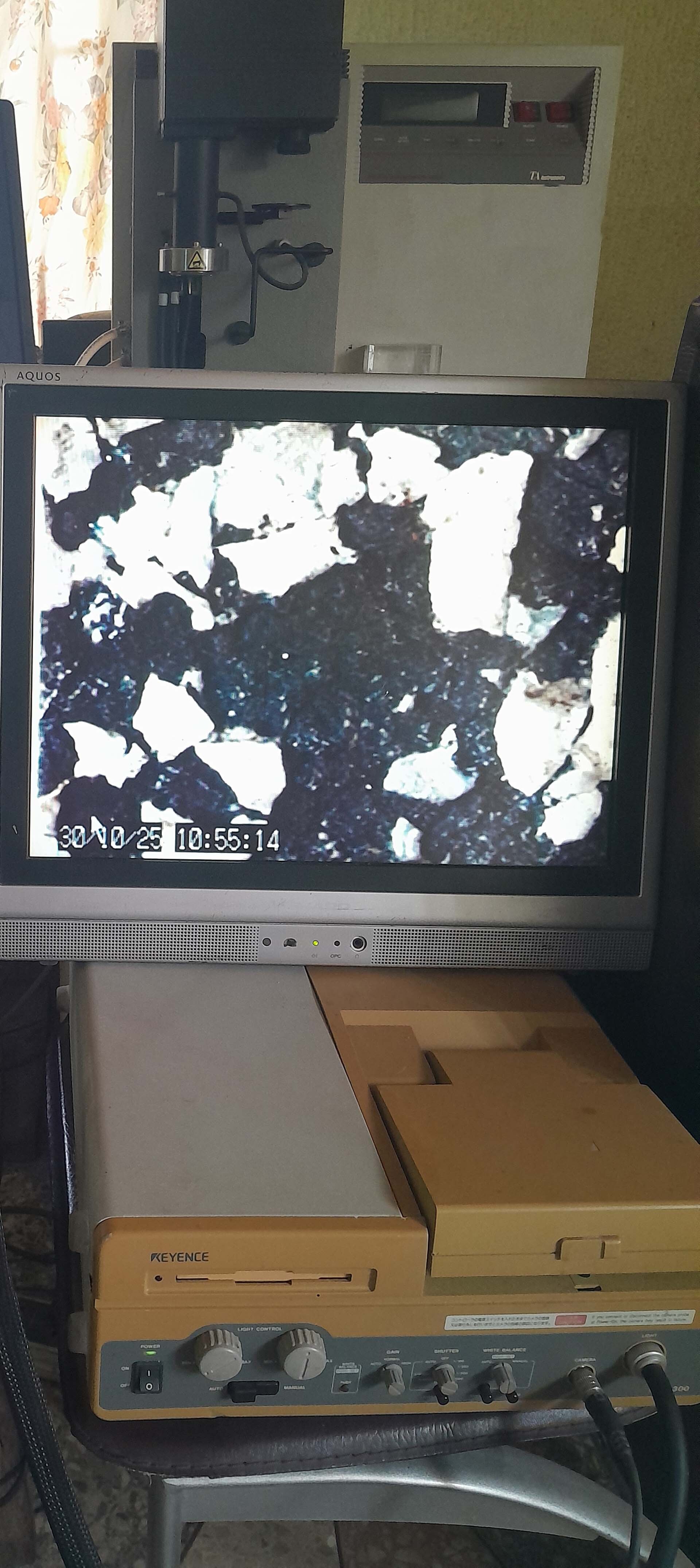 Photo Used KEYENCE VH 6300 For Sale